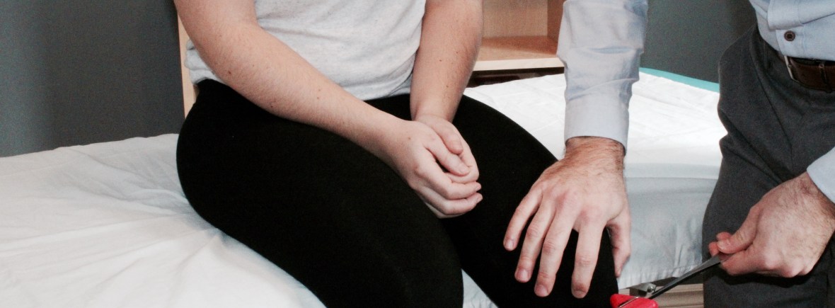 Test de réflexe du genou en physiothérapie