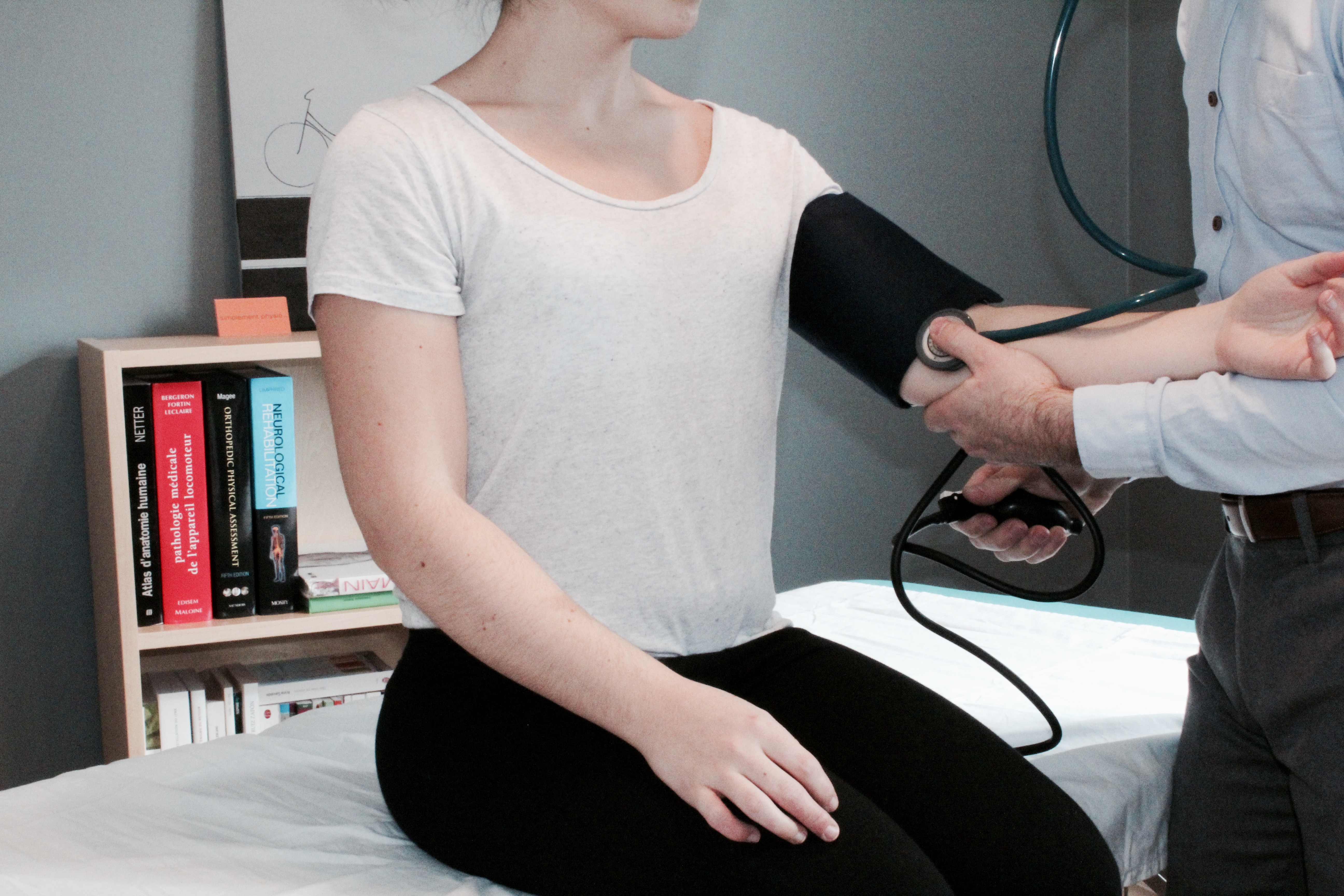 Prise de la tension artérielle en physiothérapie