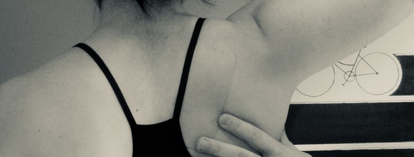 Taping proprioceptif d'une épaule en physiothérapie